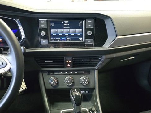 Used 2022 Volkswagen Jetta Sport image 22