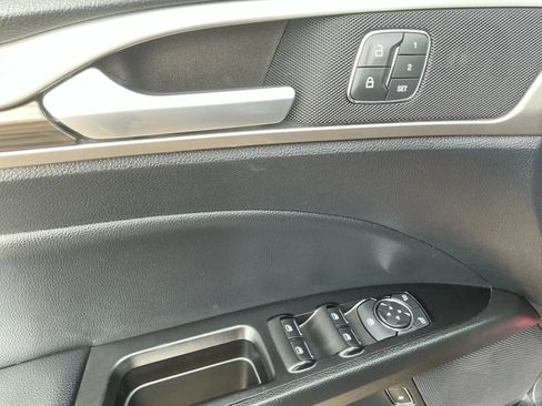 Used 2019 Ford Fusion SEL image 11