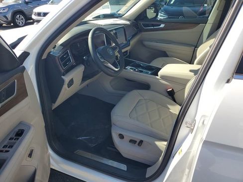 New 2026 Volkswagen Atlas SE FWD image 17