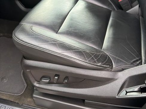 Used 2018 Chevrolet Suburban LT w/ Luxury Package image 20