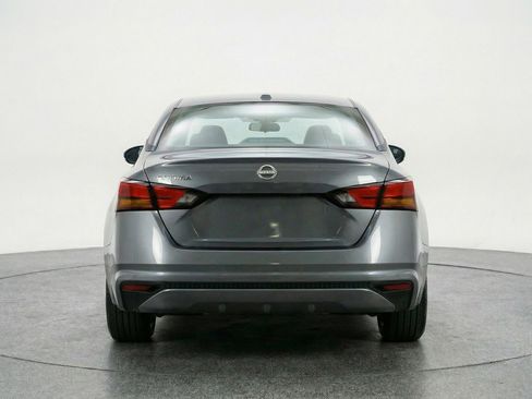 Used 2025 Nissan Altima 2.5 SV FWD image 7