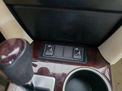 Used 2012 Toyota Camry XLE w/ Leather Pkg FWD image 28