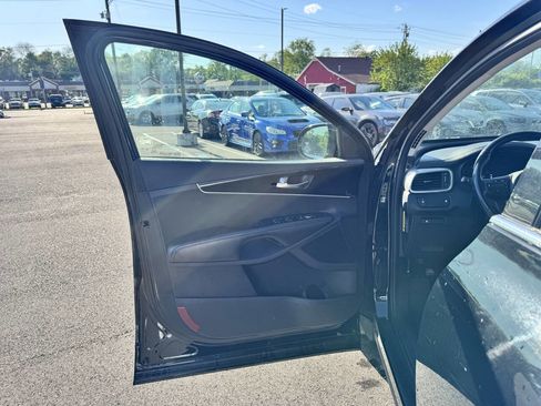 Used 2018 Kia Sorento FWD image 14
