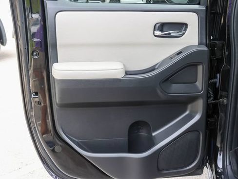 Used 2025 Nissan Frontier SV w/ SV Convenience Package AWD/4WD image 13