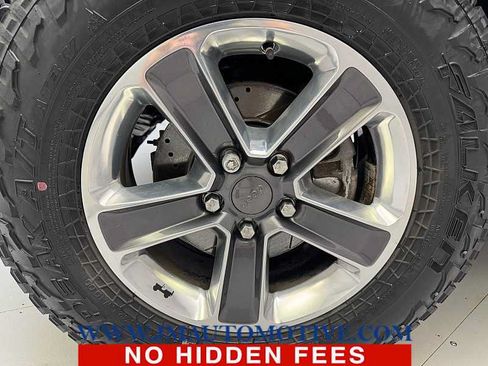 Used 2019 Jeep Wrangler Unlimited Sahara w/ Cold Weather Group AWD/4WD image 8