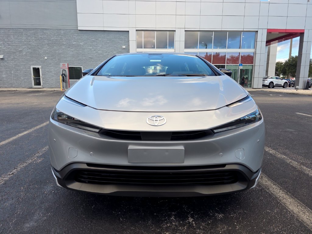 New 2027 Toyota Prius LE FWD image 2
