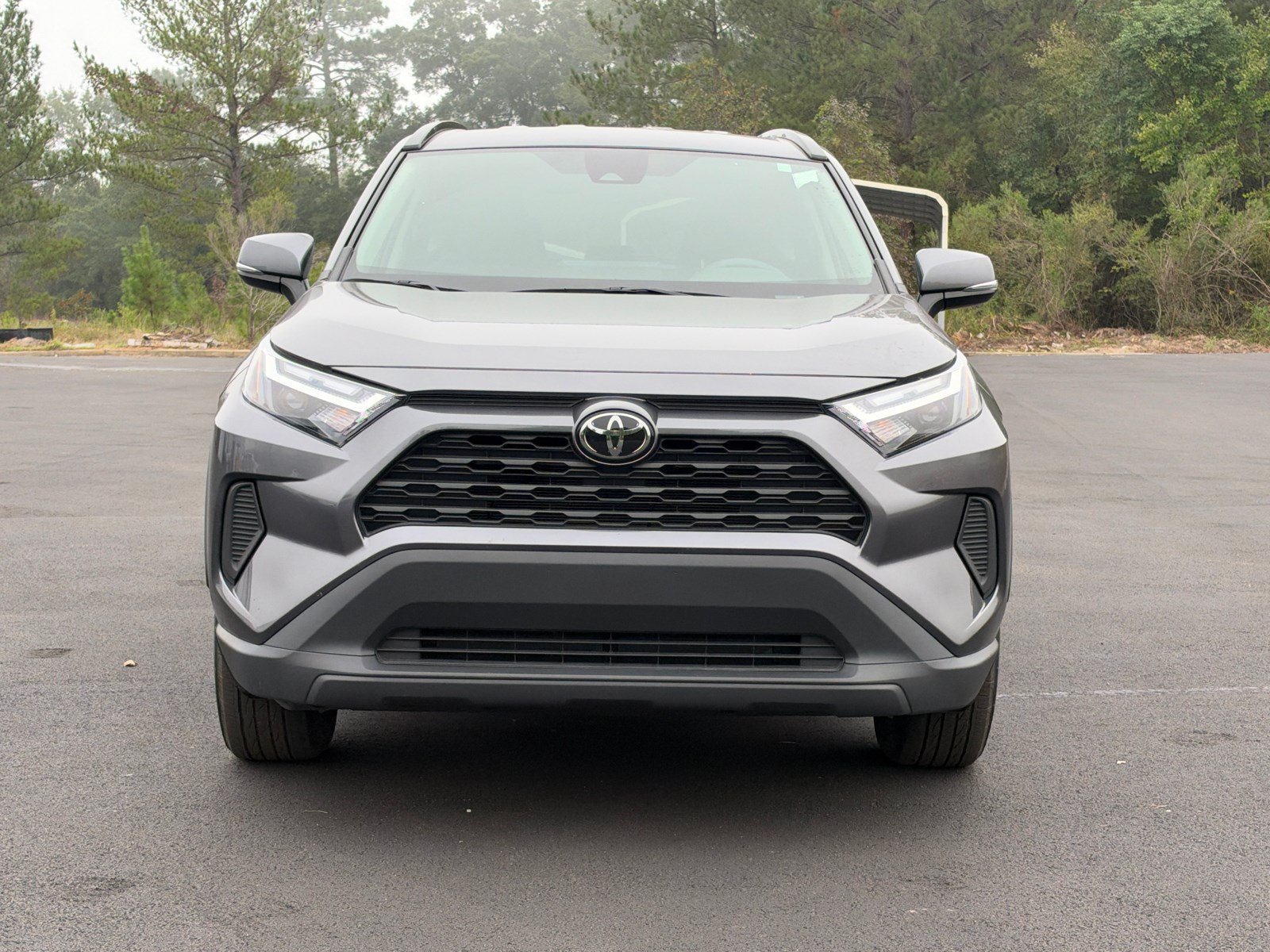 Used 2025 Toyota RAV4 XLE AWD/4WD image 2