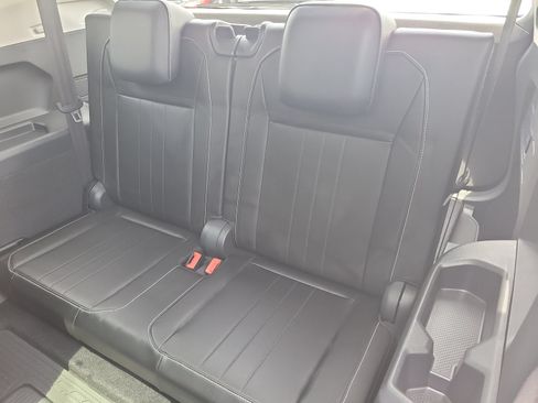 Used 2024 Volkswagen Tiguan SE FWD image 10