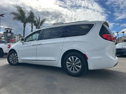 Used 2020 Chrysler Pacifica Limited w/ Advanced Safetytec Group image 3