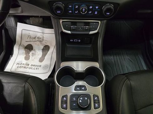 Used 2022 GMC Terrain Denali w/ Denali Premium Package image 24