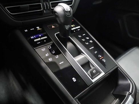 Certified 2023 Porsche Macan image 29