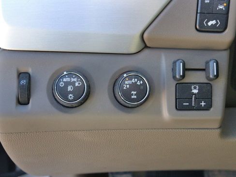 Used 2019 GMC Yukon XL SLE w/ HD Trailering Package image 17