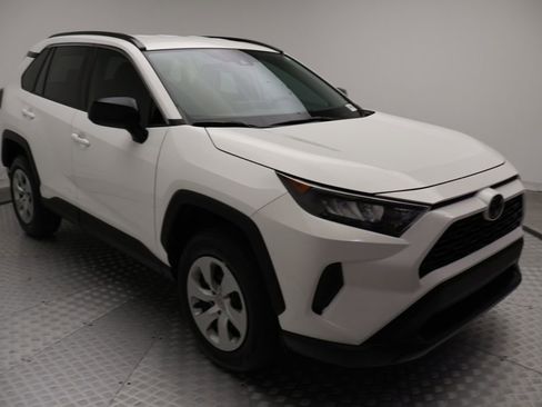 Used 2020 Toyota RAV4 LE FWD image 6