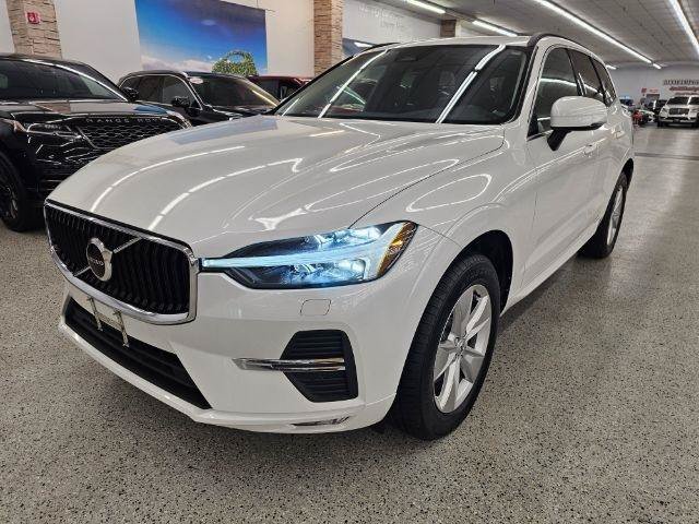 Used 2022 Volvo XC60 B5 Momentum w/ Climate Package AWD/4WD image 1