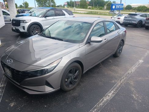 Used 2022 Hyundai Elantra SEL FWD image 2