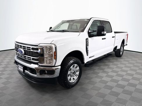 Used 2024 Ford F350 XLT AWD/4WD image 3