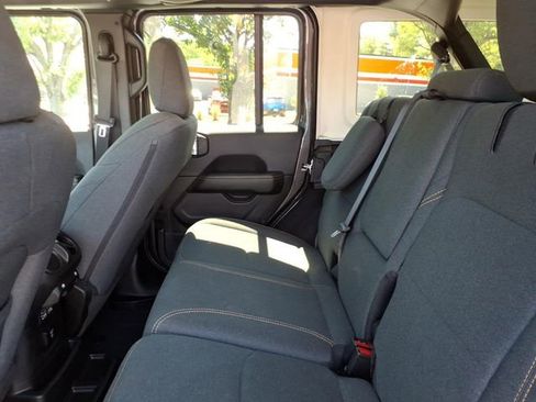 Used 2025 Jeep Wrangler Unlimited Sahara AWD/4WD image 5