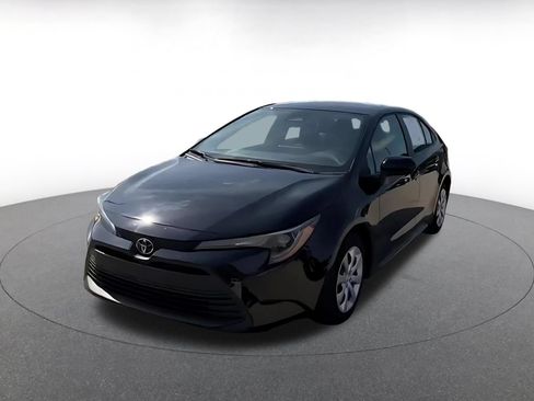 Used 2025 Toyota Corolla LE FWD image 4