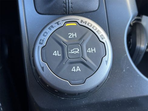 New 2025 Ford Bronco Badlands image 9