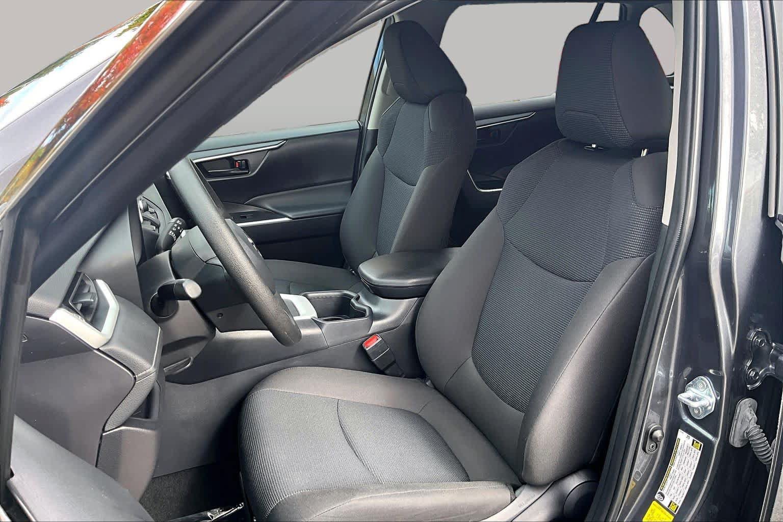 Used 2025 Toyota RAV4 LE AWD/4WD image 8