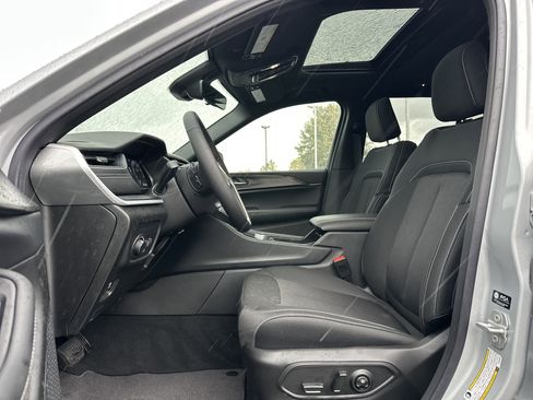 New 2025 Jeep Grand Cherokee Laredo X w/ Luxury Tech Group I image 10