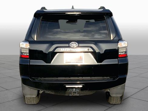 Used 2022 Toyota 4Runner SR5 AWD/4WD image 5