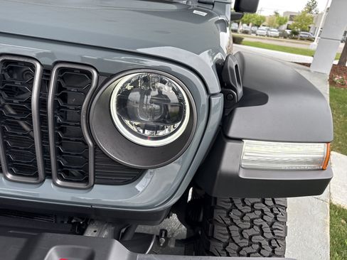 Used 2024 Jeep Wrangler Unlimited Rubicon w/ Safety Group AWD/4WD image 5