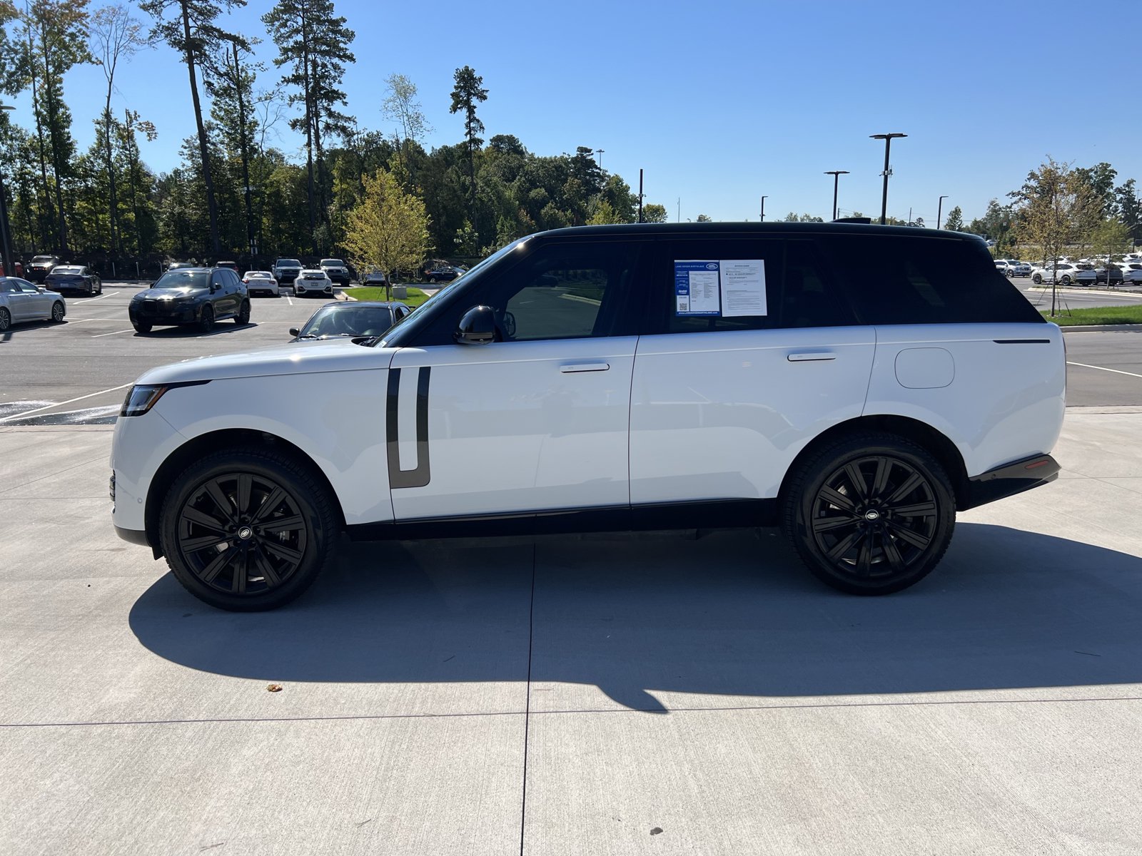 Used 2025 Land Rover Range Rover SE AWD/4WD image 5