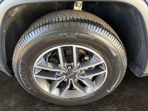 Used 2019 Jeep Grand Cherokee Limited AWD/4WD image 34
