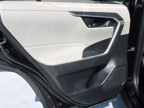 Certified 2021 Toyota RAV4 XLE w/ Convenience Package AWD/4WD image 13