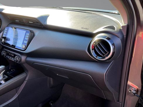 Used 2021 Nissan Kicks SV image 17