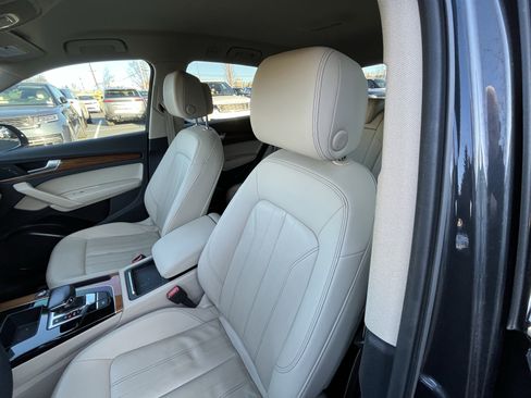 Used 2021 Audi Q5 Premium w/ Convenience Package image 19