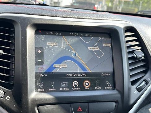 Used 2015 Jeep Cherokee Trailhawk w/ Leather Interior Group AWD/4WD image 18