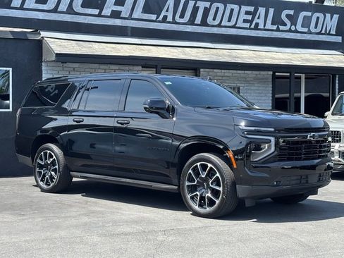 Used 2025 Chevrolet Suburban RST w/ Comfort Package AWD/4WD image 9
