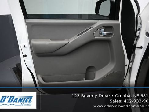 Used 2014 Nissan Frontier SV AWD/4WD image 23