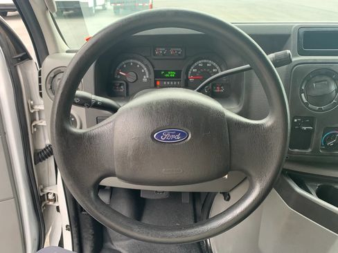 Used 2009 Ford E-350 and Econoline 350 Extended Super Duty RWD image 10