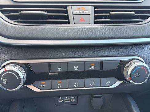 Used 2025 Nissan Altima 2.5 S FWD image 19