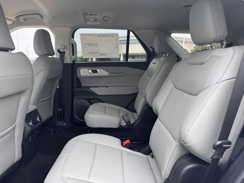 Used 2026 Ford Explorer Active w/ Active Comfort Package RWD image 23