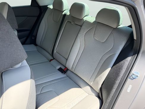 Used 2023 Hyundai Elantra Limited FWD image 33