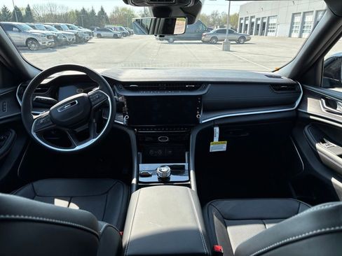 New 2026 Jeep Grand Cherokee Limited Reserve image 10