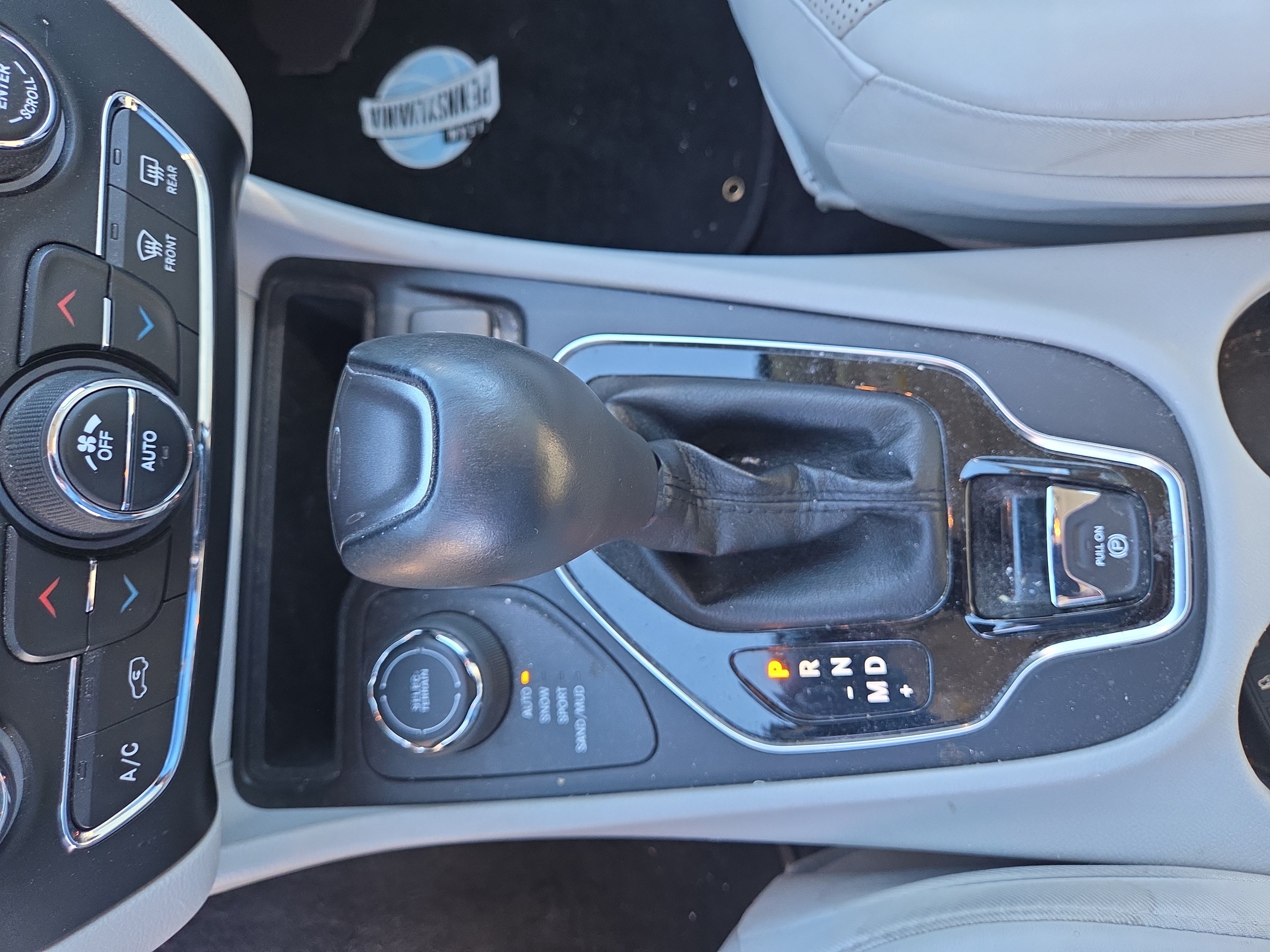 Used 2019 Jeep Cherokee Limited AWD/4WD image 8