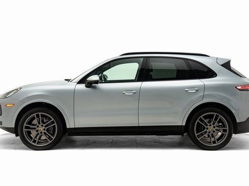 Used 2023 Porsche Cayenne image 2