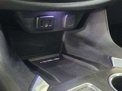 Used 2022 Chevrolet Traverse LT image 30