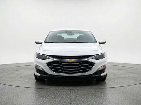 Used 2024 Chevrolet Malibu LT image 2