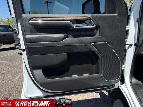 Used 2024 Chevrolet Silverado 3500 LT AWD/4WD image 15