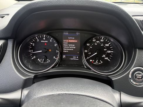 Used 2018 Nissan Rogue SV w/ Premium Package FWD image 14