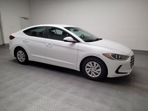 Used 2017 Hyundai Elantra SE image 11