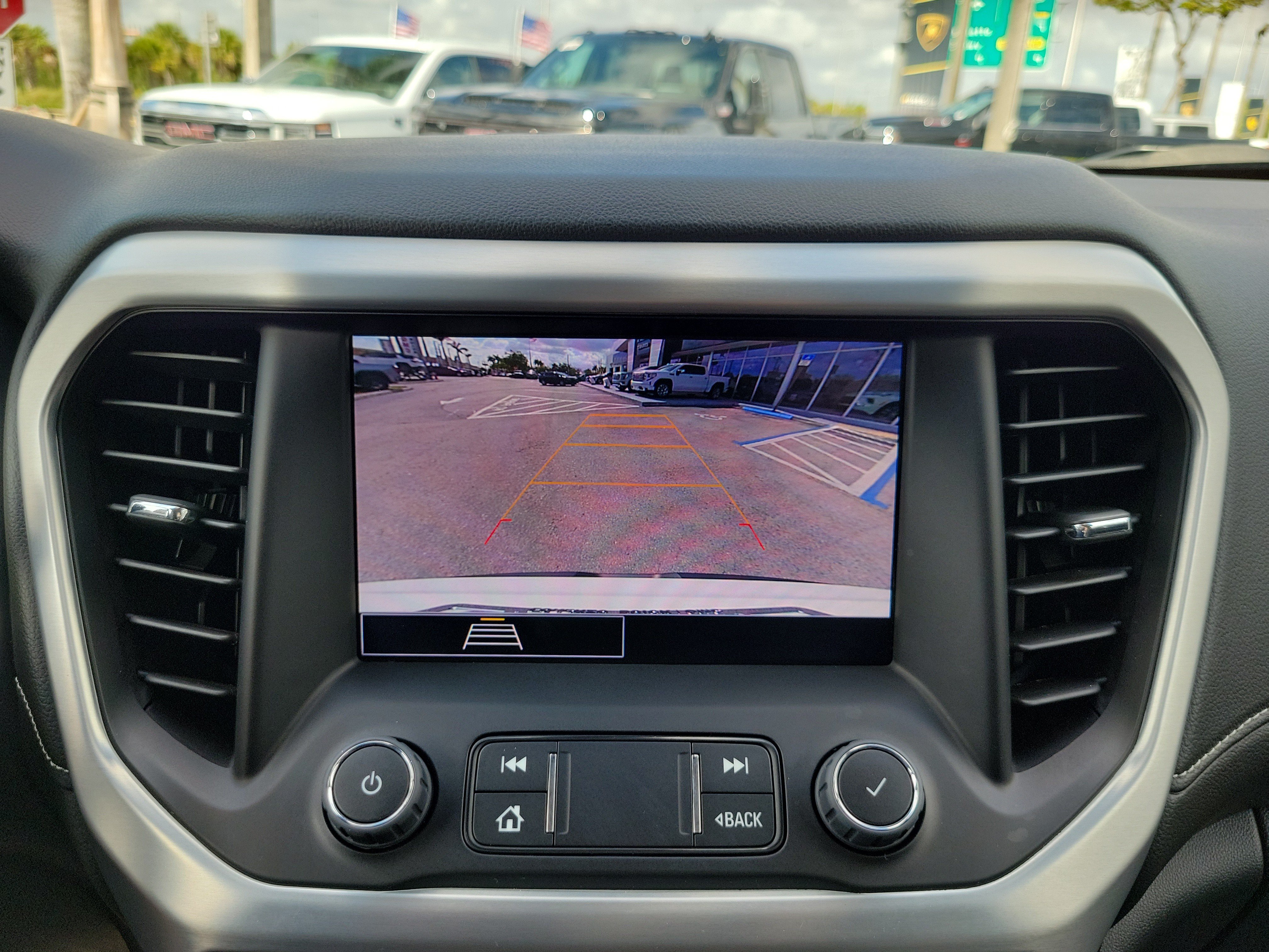 Used 2023 GMC Acadia SLE w/ Driver Convenience Package FWD image 10