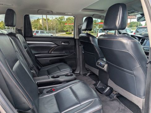 Used 2018 Toyota Highlander XLE image 19