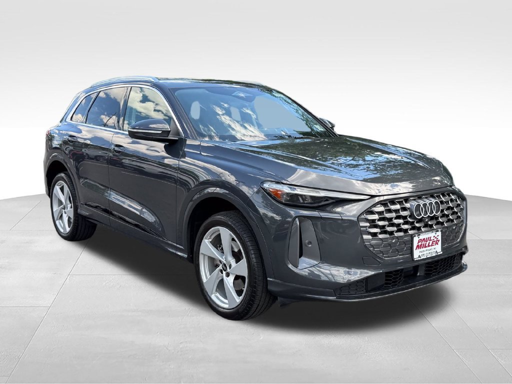 Used 2025 Audi Q5 Premium Plus w/ Premium Plus AWD/4WD image 3